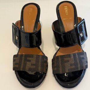 Fendi FF Logo patent leather slides